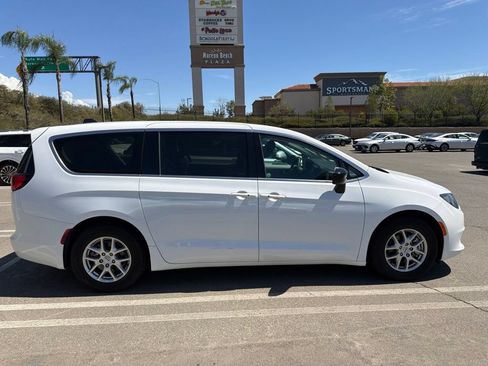 Used 2024 Chrysler Voyager LX FWD image 7
