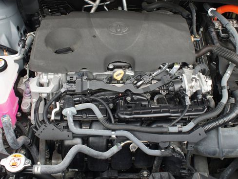 Used 2023 Toyota Sienna XLE Woodland Edition image 31