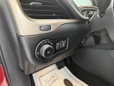 Used 2015 Jeep Cherokee Latitude AWD/4WD image 18