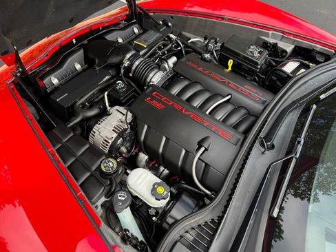 Used 2005 Chevrolet Corvette Coupe w/ Preferred Equipment Group RWD image 11