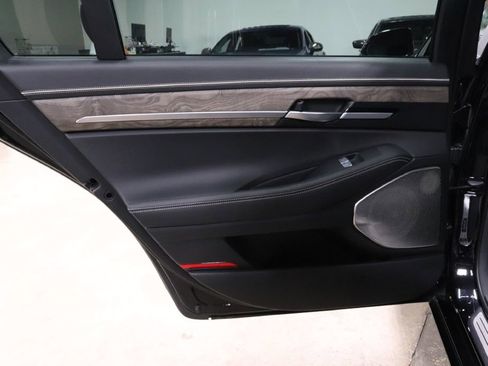 Used 2020 Genesis G90 3.3T Premium image 20