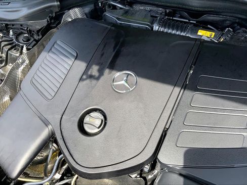 Certified 2024 Mercedes-Benz GLC 300 4MATIC image 33