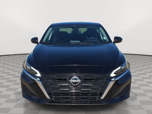 Used 2024 Nissan Altima 2.5 SV FWD image 2