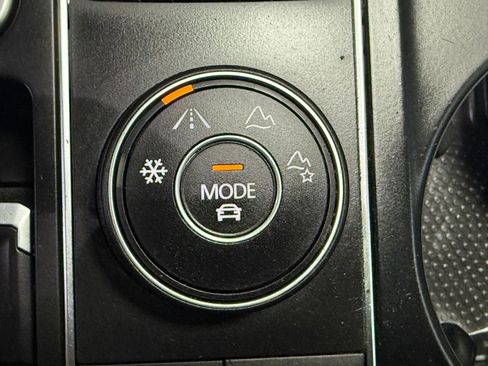 Used 2021 Volkswagen Atlas SE image 50