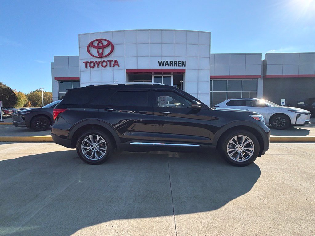 Used 2023 Ford Explorer Limited w/ Equipment Group 301A AWD/4WD image 3