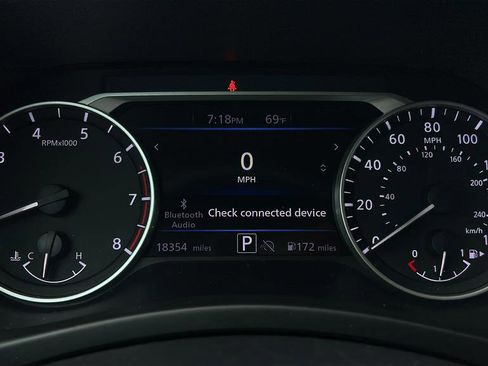 Used 2024 Nissan Sentra SV w/ SV Premium Package FWD image 23