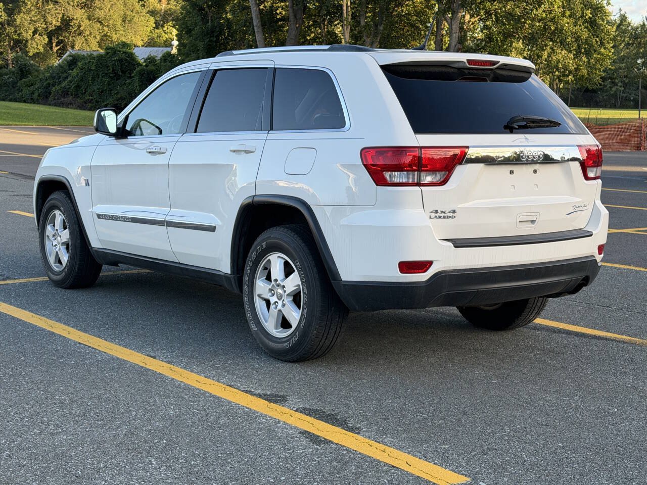 Used 2012 Jeep Grand Cherokee Laredo w/ Laredo E Group AWD/4WD image 7