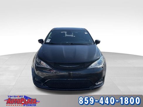 Used 2020 Chrysler Pacifica Touring w/ S Appearance Package image 8