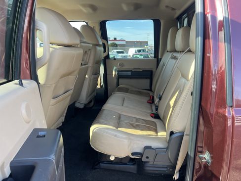 Used 2011 Ford F250 Lariat w/ Lariat Interior Pkg image 12