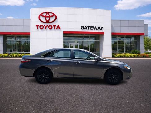 Used 2015 Toyota Camry LE FWD image 4