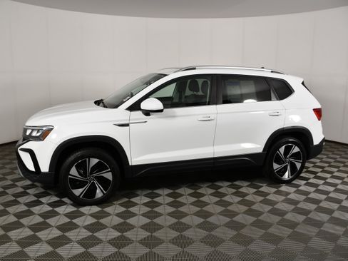 Used 2023 Volkswagen Taos SE AWD/4WD image 9