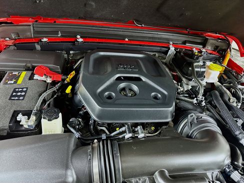 Used 2025 Jeep Wrangler Sahara w/ Safety Group image 31