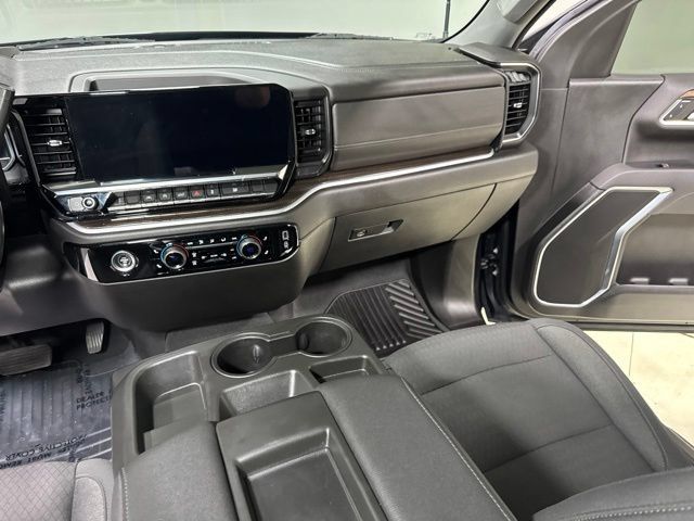 Used 2022 Chevrolet Silverado 1500 LT AWD/4WD image 21