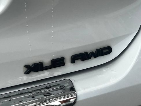 Used 2022 Toyota Highlander XLE AWD/4WD image 5