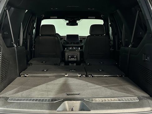 Used 2023 Chevrolet Suburban Premier AWD/4WD image 32