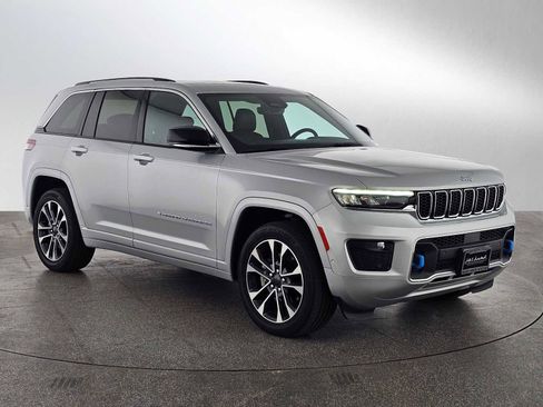 Used 2023 Jeep Grand Cherokee Overland AWD/4WD image 7
