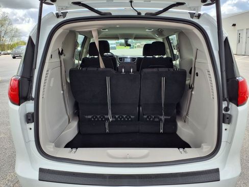 Used 2022 Chrysler Voyager LX FWD image 11