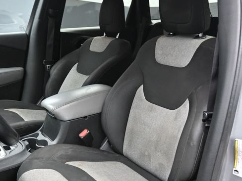 Used 2014 Jeep Cherokee Latitude AWD/4WD image 22