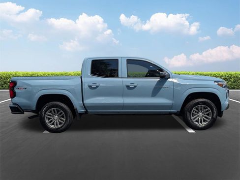Used 2025 Chevrolet Colorado LT w/ LT Convenience Package AWD/4WD image 3