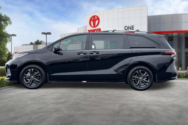 Certified 2026 Toyota Sienna XSE AWD/4WD image 9
