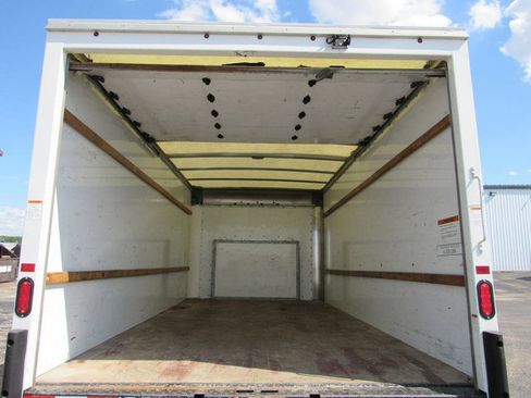 Used 2022 Ford E-350 and Econoline 350 Super Duty RWD image 16