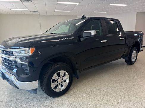 Used 2025 Chevrolet Silverado 1500 LT image 1