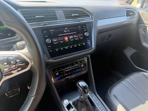 Used 2022 Volkswagen Tiguan SE R-Line AWD/4WD image 12