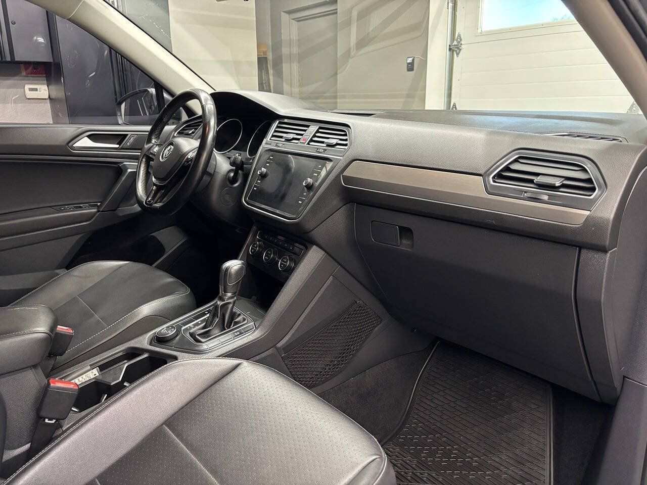 Used 2019 Volkswagen Tiguan SE w/ 3rd Row Seat Package AWD/4WD image 25