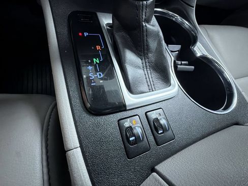Used 2019 Toyota Highlander XLE AWD/4WD image 25