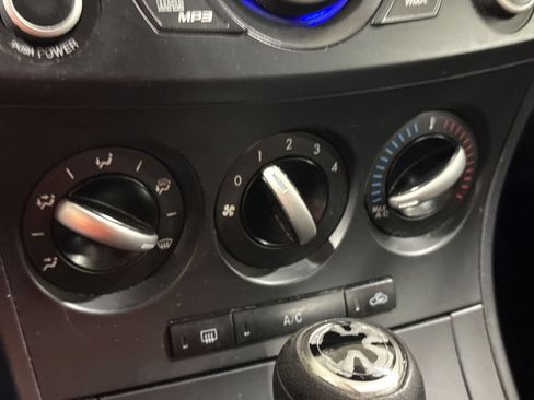 Used 2013 MAZDA MAZDA3 i Sport FWD image 15