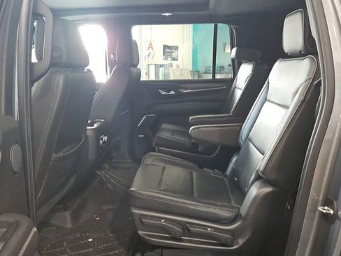 Used 2021 GMC Yukon XL Denali w/ Advanced Technology Package AWD/4WD image 6