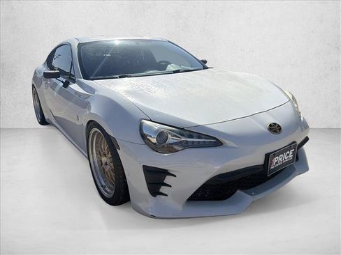 Used 2017 Toyota 86 RWD image 8