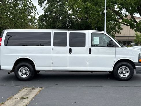 Used 2017 Chevrolet Express 3500 LT w/ LT Preferred Equipment Group RWD image 2