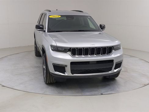 Used 2025 Jeep Grand Cherokee L Limited image 10