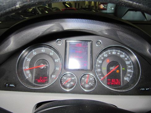 Used 2006 Volkswagen Passat Value Edition FWD image 14