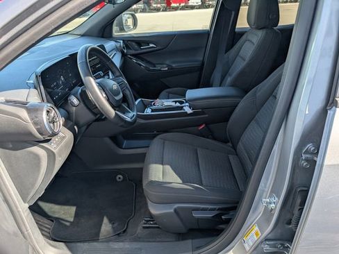 Used 2025 Chevrolet Equinox LT AWD/4WD image 2