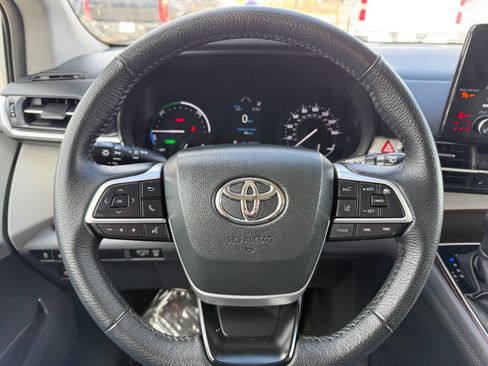 Used 2023 Toyota Sienna XLE image 35