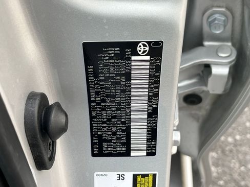 Used 2025 Toyota Corolla LE image 28