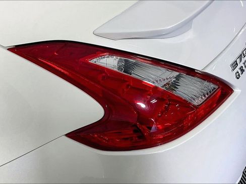 Used 2014 Nissan 370Z Coupe RWD image 35