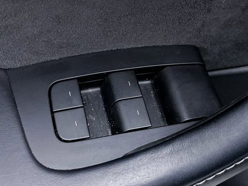 Used 2022 Tesla Model Y Performance image 17