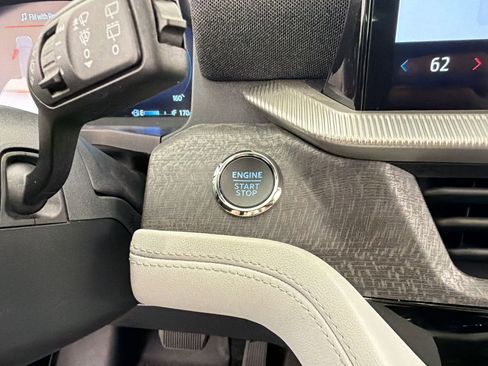 Certified 2025 Ford Explorer Platinum w/ Ultimate Package AWD/4WD image 25