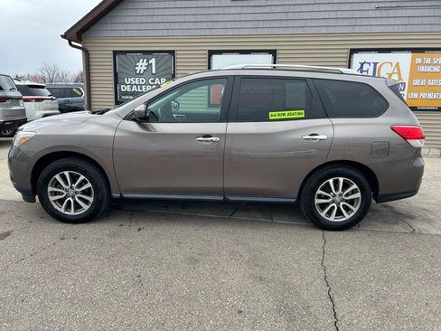 Used 2013 Nissan Pathfinder SV w/ Trailer Tow Pkg image 8