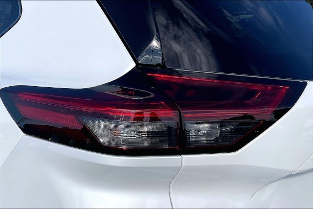 Certified 2024 Nissan Rogue SL w/ SL Premium Package FWD image 28