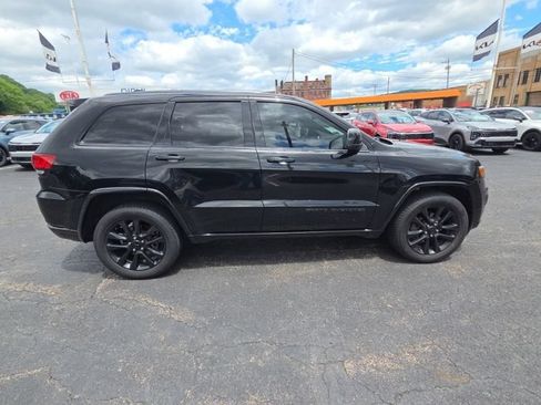 Used 2020 Jeep Grand Cherokee Altitude AWD/4WD image 8