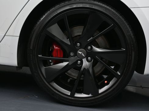 Used 2022 Genesis G70 3.3T w/ Sport Prestige Package image 10