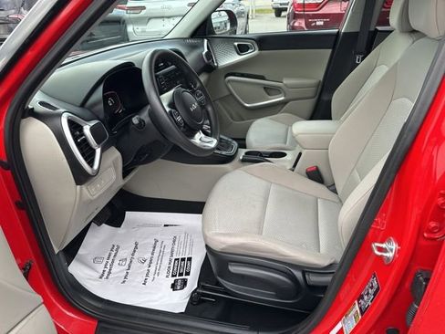 Used 2024 Kia Soul LX w/ Option Group 015 FWD image 14