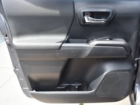 Used 2018 Toyota Tacoma SR5 AWD/4WD image 33