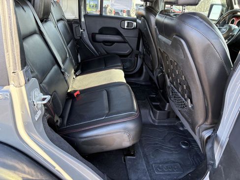 Used 2018 Jeep Wrangler Unlimited Rubicon w/ Dual Top Group image 13