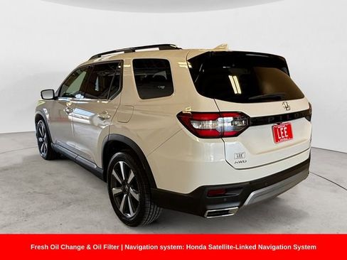 Used 2023 Honda Pilot Touring image 3