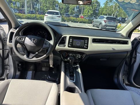 Used 2019 Honda HR-V LX image 36
